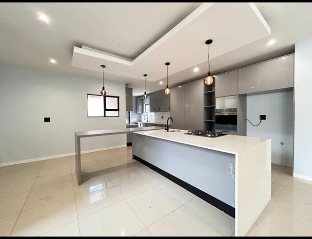 5 BEDROOM HOUSE FOR SALE IN MELODIE